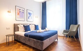 Central Apartments By Tyzenhauz